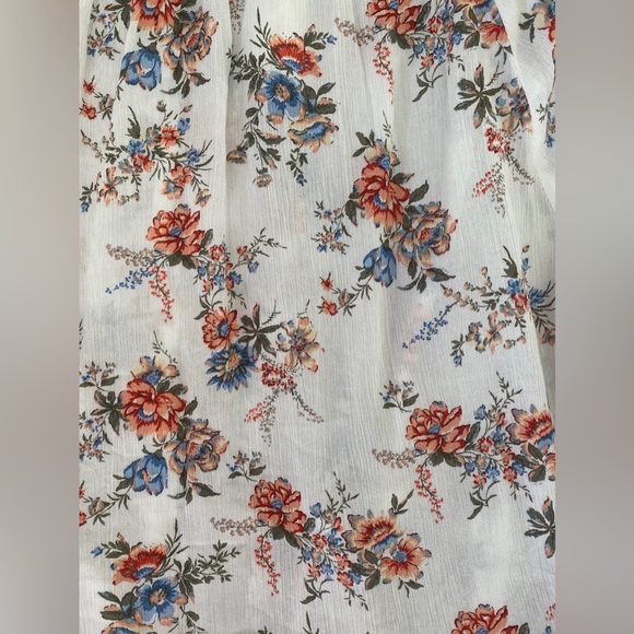 🔸SALE🔸 White Floral Blouse - Picture 5 of 5
